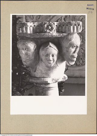 Vorderseite von Hutzel, Max [https://www.deutsche-digitale-bibliothek.de/content/lizenzen/rv-ez/] Figurenkapitell - Frontalansicht, bh184630_recto. Foto: Hutzel, Max.