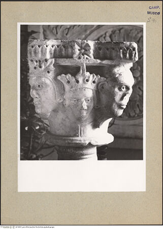 Vorderseite von Hutzel, Max [https://www.deutsche-digitale-bibliothek.de/content/lizenzen/rv-ez/] Figurenkapitell - Frontalansicht, bh184631_recto. Foto: Hutzel, Max.