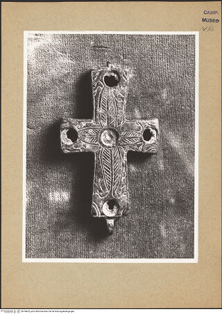 Vorderseite von Hutzel, Max [https://www.deutsche-digitale-bibliothek.de/content/lizenzen/rv-ez/] Kreuz-Enkolpion - Detail: Dekoration, bh184635_recto. Foto: Hutzel, Max.