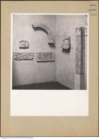 Vorderseite von Hutzel, Max [https://www.deutsche-digitale-bibliothek.de/content/lizenzen/rv-ez/] Platten mit Dekoration - Gesamtansicht, bh184655_recto. Foto: Hutzel, Max.