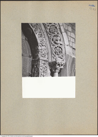 Vorderseite von ICCD [https://www.deutsche-digitale-bibliothek.de/content/lizenzen/rv-ez/] HauptportalArchivolten mit Tieren und fantastischen Kreaturen - Rechte Seite, Detail, bh184689_recto. Foto.