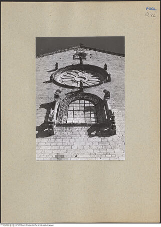 Vorderseite von ICCD [https://www.deutsche-digitale-bibliothek.de/content/lizenzen/rv-ez/] CattedraleWestfassade - Mittleres Rundbogenfenster und Rose, bh184904_recto. Foto.