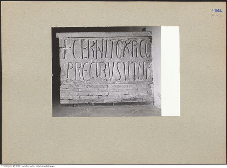 Vorderseite von ICCD [https://www.deutsche-digitale-bibliothek.de/content/lizenzen/rv-ez/] Wand mit Inschrift des Zugangs zur Krypta - Gesamtansicht, bh184911_recto. Foto.