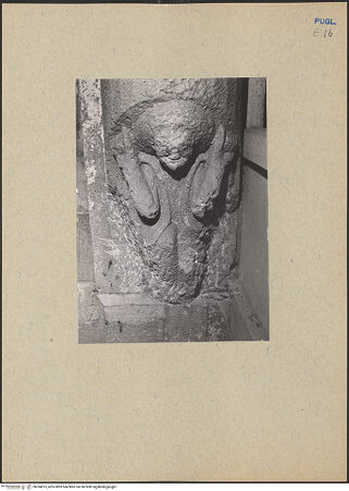 Vorderseite von ICCD [https://www.deutsche-digitale-bibliothek.de/content/lizenzen/rv-ez/] CattedraleNördliches Seitenschiff - Kryptazugang, Detail: Atlant einer Halbsäule, bh184913_recto. Foto.