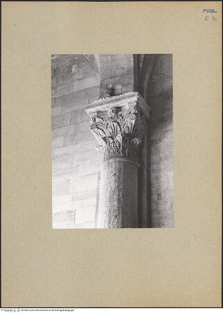 Vorderseite von ICCD [https://www.deutsche-digitale-bibliothek.de/content/lizenzen/rv-ez/] Kapitelle der Seitenschiffe - Kapitell, bh184933_recto. Foto.