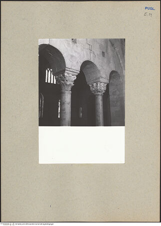 Vorderseite von ICCD [https://www.deutsche-digitale-bibliothek.de/content/lizenzen/rv-ez/] Kapitelle der Empore - Kapitelle der Südarkade, bh184945_recto. Foto.