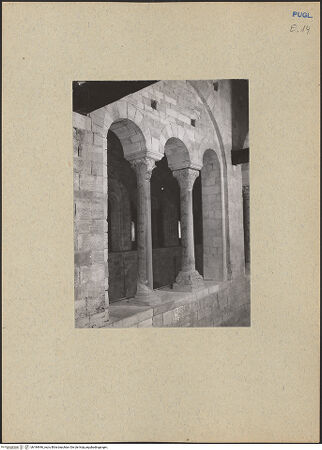 Vorderseite von ICCD [https://www.deutsche-digitale-bibliothek.de/content/lizenzen/rv-ez/] Kapitelle der Empore - Kapitelle der Südarkade, bh184946_recto. Foto.