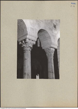 Vorderseite von ICCD [https://www.deutsche-digitale-bibliothek.de/content/lizenzen/rv-ez/] Kapitelle der Empore - Kapitelle der Südarkade, bh184947_recto. Foto.