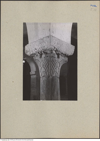 Vorderseite von ICCD [https://www.deutsche-digitale-bibliothek.de/content/lizenzen/rv-ez/] Kapitelle der Unterkirche Santa Maria della Scala - Kapitell des zwölften Jochs links, bh184952_recto. Foto.