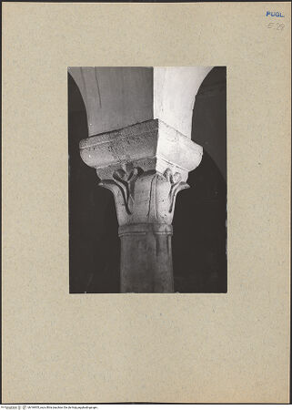 Vorderseite von ICCD [https://www.deutsche-digitale-bibliothek.de/content/lizenzen/rv-ez/] Kapitelle der Unterkirche Santa Maria della Scala - Kapitell des dritten Jochs links, bh184955_recto. Foto.