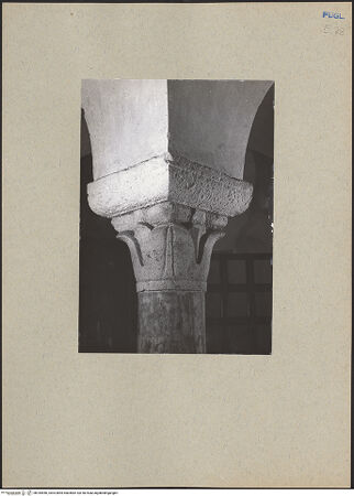 Vorderseite von ICCD [https://www.deutsche-digitale-bibliothek.de/content/lizenzen/rv-ez/] Kapitelle der Unterkirche Santa Maria della Scala - Kapitell des ersten Jochs rechts, bh184956_recto. Foto.