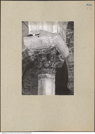 Vorderseite von ICCD [https://www.deutsche-digitale-bibliothek.de/content/lizenzen/rv-ez/] Kapitelle der Cripta di San Nicola - Kapitell, bh184965_recto. Foto.