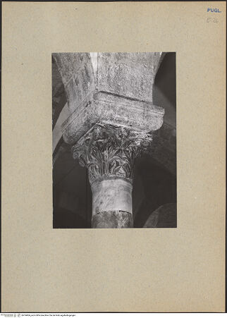 Vorderseite von ICCD [https://www.deutsche-digitale-bibliothek.de/content/lizenzen/rv-ez/] Kapitelle der Cripta di San Nicola - Kapitell, bh184966_recto. Foto.