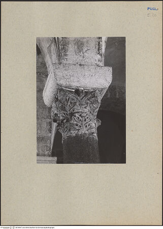 Vorderseite von ICCD [https://www.deutsche-digitale-bibliothek.de/content/lizenzen/rv-ez/] Kapitelle der Cripta di San Nicola - Kapitell, bh184967_recto. Foto.