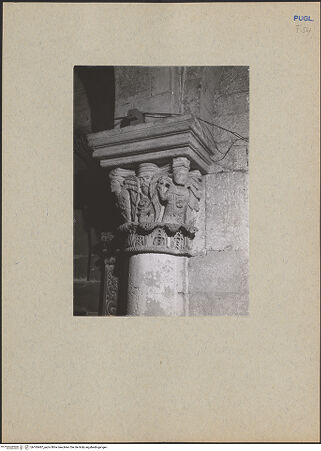 Vorderseite von ICCD [https://www.deutsche-digitale-bibliothek.de/content/lizenzen/rv-ez/] KapitelleKapitell mit Erzengel (auf der rechten Seite des Portals) - Ansicht von rechts, bh185487_recto. Foto.