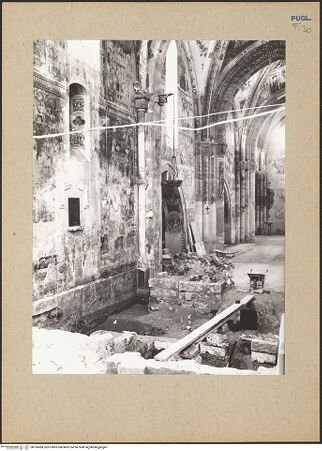 Vorderseite von Sopr. BAS BA [https://www.deutsche-digitale-bibliothek.de/content/lizenzen/rv-ez/] Santa Caterina d'AlessandriaMittelschiff - Ansicht von Nordosten (wahrend der Rekonstruktion des Fußbodens 1936-1938), bh185494_recto. Foto.