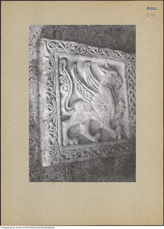 Vorderseite von Schwedhelm, Sabine [https://www.deutsche-digitale-bibliothek.de/content/lizenzen/rv-ez/] Reliefplatte mit Greif und Löwen - Linke Seite, bh185531_recto. Foto: Schwedhelm, Sabine.