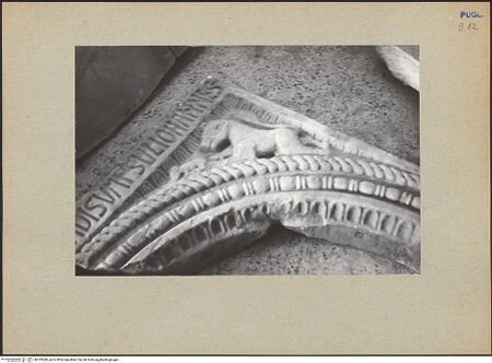 Vorderseite von Schwedhelm, Sabine [https://www.deutsche-digitale-bibliothek.de/content/lizenzen/rv-ez/] Fragment des Ziboriums der alten Kirche Santa Maria - Detail, bh185540_recto. Foto: Schwedhelm, Sabine.