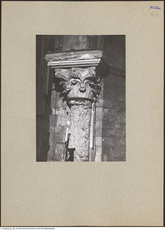 Vorderseite von ICCD [https://www.deutsche-digitale-bibliothek.de/content/lizenzen/rv-ez/] Kapitelle des Innenraums - Seitenansicht, bh185555_recto. Foto.