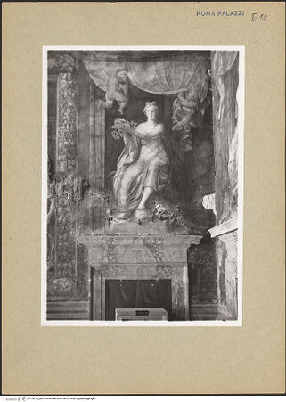 Vorderseite von Sopr. Mon. Laz. [https://www.deutsche-digitale-bibliothek.de/content/lizenzen/rv-ez/] Szenen aus dem Leben von Papst Paul III.Papst Paul III. krönt einen Farnese-Prinzen (entweder seinen Sohn Pierluigi oder den Neffen Ottavio), Allegorien von Fama und Gloria - Detail: Allegorie der Gloria, bh186020_recto. Foto.