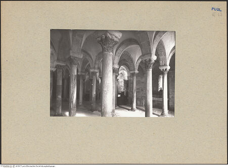 Vorderseite von ICCD [https://www.deutsche-digitale-bibliothek.de/content/lizenzen/rv-ez/] CattedraleUnterkircheCripta di San Nicola - Blick von Südwesten (links: Hauptapsis; rechts Südapsis), bh186171_recto. Foto.