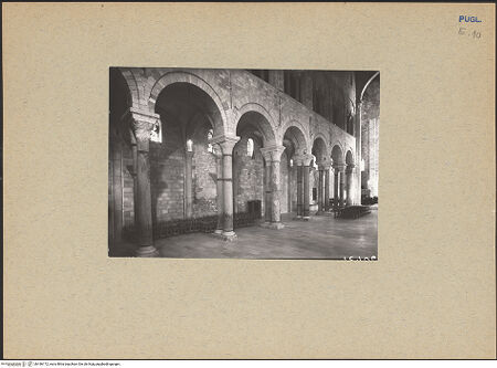 Vorderseite von ICCD [https://www.deutsche-digitale-bibliothek.de/content/lizenzen/rv-ez/] CattedraleMittelschiff und Arkaden - Nordarkade und Nordseitenschiff von Südwesten, bh186172_recto. Foto.