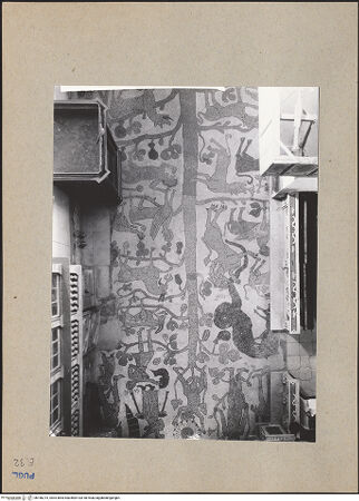 Vorderseite von ICCD [https://www.deutsche-digitale-bibliothek.de/content/lizenzen/rv-ez/] Bodenmosaik des südlichen Querhausarms - Teilansicht (vor der Restaurierung 1986-1991), bh186214_recto. Foto.