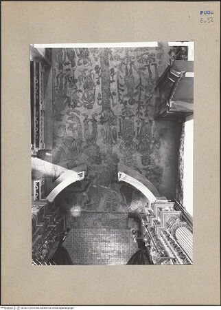 Vorderseite von ICCD [https://www.deutsche-digitale-bibliothek.de/content/lizenzen/rv-ez/] Bodenmosaik des nördlichen Querhausarms - Teilansicht (vor der Restaurierung 1986-1991), bh186215_recto. Foto.