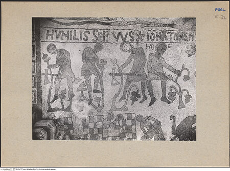 Vorderseite von ICCD [https://www.deutsche-digitale-bibliothek.de/content/lizenzen/rv-ez/] Fußbodenmosaik des Mittelschiffes (Lebensbaum, Alexander der Große, der Turm von Babel, Geschichte des Noah, Monatsarbeiten, der Sündenfall, Abel und Kain, König Artus) - Mittelteil, linke Seite, Detail: der Bau der Arche (vor der Restaurierung 1986-1991), bh186217_recto. Foto.