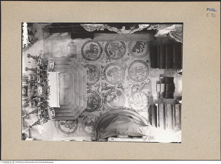 Vorderseite von ICCD [https://www.deutsche-digitale-bibliothek.de/content/lizenzen/rv-ez/] Fußbodenmosaik des Presbyteriums (Der Baum der Erkenntnis, der Sündenfall, die Königin von Saba, Salomo, Tiere) - Mosaik der Vierung, Teilansicht (vor der Restaurierung 1986-1991), bh186218_recto. Foto.