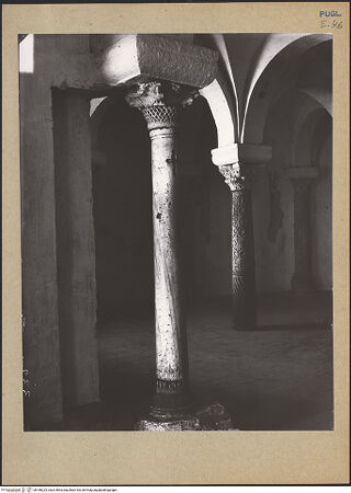 Vorderseite von ICCD [https://www.deutsche-digitale-bibliothek.de/content/lizenzen/rv-ez/] CattedraleKrypta - Schrägansicht der Mittelapsis von Nordwesten, bh186225_recto. Foto.