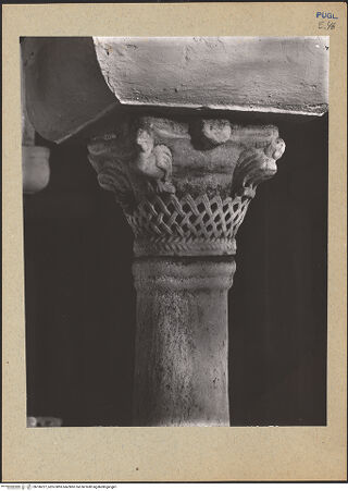 Vorderseite von ICCD [https://www.deutsche-digitale-bibliothek.de/content/lizenzen/rv-ez/] Kapitelle der KryptaKapitell C6 - Gesamtansicht, bh186227_recto. Foto.