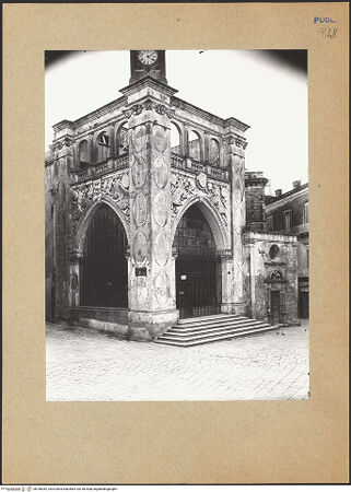 Vorderseite von ICCD [https://www.deutsche-digitale-bibliothek.de/content/lizenzen/rv-ez/] Palazzo del Seggio / Il Sedile - Seitenansicht von Osten, bh186282_recto. Foto.