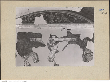 Vorderseite von ICCD [https://www.deutsche-digitale-bibliothek.de/content/lizenzen/rv-ez/] Szenen aus dem Leben der Heiligen und Kreuzigung ChristiKreuzigung mit Heiligen und Stifter - Detail: Christus und Heiligen (oberes Teil), bh188205_recto. Foto.