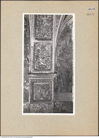 Vorderseite von Sopr. BAS NA [https://www.deutsche-digitale-bibliothek.de/content/lizenzen/rv-ez/] Martyrium und Glorie der Apostel Filippus und Jakobus und Aposteln (oder Propheten)Dekoration: Putti und Propheten (?) - Putto (Stuck), bh188415_recto. Foto.