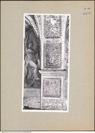 Vorderseite von Sopr. BAS NA [https://www.deutsche-digitale-bibliothek.de/content/lizenzen/rv-ez/] Martyrium und Glorie der Apostel Filippus und Jakobus und Aposteln (oder Propheten)Dekoration: Putti und Propheten (?) - Putto (Stuck), bh188418_recto. Foto.