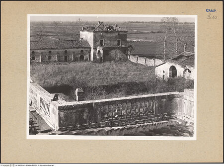 Vorderseite von Hutzel, Max [https://www.deutsche-digitale-bibliothek.de/content/lizenzen/rv-ez/] Tenuta di Carditello - Bedienstetenhaus, bh188603_recto. Foto.