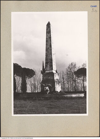 Vorderseite von Hutzel, Max [https://www.deutsche-digitale-bibliothek.de/content/lizenzen/rv-ez/] Obeliskbrunnen - Gesamtansicht, bh188606_recto. Foto: Hutzel, Max.