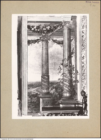 Vorderseite von Bibliotheca Hertziana [https://www.deutsche-digitale-bibliothek.de/content/lizenzen/rv-fz/] Weite Landschaften hinter illusionistischer Kolonnade mit bekrönender BalustradeHügellandschaft mit Weg vor weiter Ebene - Ausschnitt der Landschaftsdarstellung, bh189163_recto. Foto: Rigamonti, F..