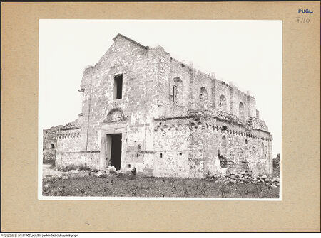 Vorderseite von Sopr. BAS BA [https://www.deutsche-digitale-bibliothek.de/content/lizenzen/rv-ez/] Santa Maria di Casole - Ansicht von Südwesten, bh189525_recto. Foto.