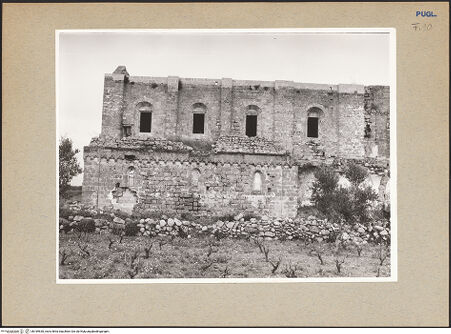 Vorderseite von Sopr. BAS BA [https://www.deutsche-digitale-bibliothek.de/content/lizenzen/rv-ez/] Santa Maria di Casole - Südseite von Süden, bh189530_recto. Foto.