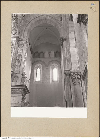 Vorderseite von Kunsthistorisches Institut der Universität Wien [https://www.deutsche-digitale-bibliothek.de/content/lizenzen/rv-ez/] CattedraleVierung und Querhaus - Südquerhaus von Norden, bh190106_recto. Foto.