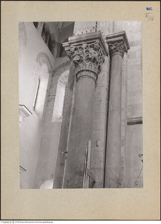 Vorderseite von Kunsthistorisches Institut der Universität Wien [https://www.deutsche-digitale-bibliothek.de/content/lizenzen/rv-ez/] Kapitelle des TriumphbogensNordkapitelle - Ansicht von Südosten, bh190123_recto. Foto.