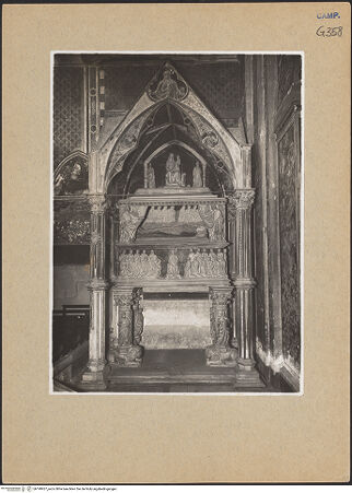 Vorderseite von Sopr. BAS NA [https://www.deutsche-digitale-bibliothek.de/content/lizenzen/rv-ez/] Grabmal des Karl von Kalabrien - Gesamtansicht vor 1943, bh190957_recto. Foto.