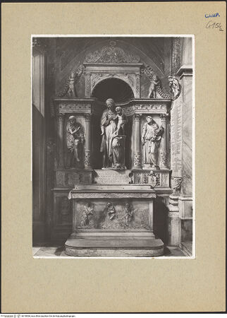 Vorderseite von Sopr. BAS NA [https://www.deutsche-digitale-bibliothek.de/content/lizenzen/rv-ez/] Der Altar von Monteoliveto (Altare del Pezzo) - Gesamtansicht, bh190966_recto. Foto.