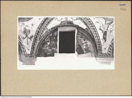 Vorderseite von Sopr. BAS NA [https://www.deutsche-digitale-bibliothek.de/content/lizenzen/rv-ez/] Landschaften und Grotesken - Zwickel: Detail der Dekoration; Lunette: Christus mit Engel und einem heiligen Mönch, bh191820_recto. Foto.