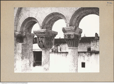 Vorderseite von Sopr. BAS BA [https://www.deutsche-digitale-bibliothek.de/content/lizenzen/rv-ez/] Kapitelle der GalerienKapitelle der Nordgalerie - Kapitelle des Triforiums 5 (nach dem Brand von 1911), bh192615_recto. Foto.