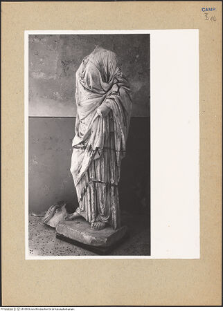 Vorderseite von Hutzel, Max [https://www.deutsche-digitale-bibliothek.de/content/lizenzen/rv-ez/] Römische Statue einer weiblichen Figur - Seitenansicht, bh193903_recto. Foto: Hutzel, Max.