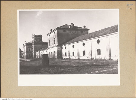 Vorderseite von Hutzel, Max [https://www.deutsche-digitale-bibliothek.de/content/lizenzen/rv-ez/] Tenuta di Carditello - Wirtschaftsgebäude rechts (Ostbau), Seitenansicht, bh194360_recto. Foto: Hutzel, Max.