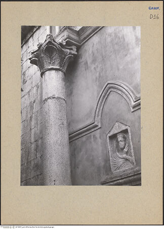 Vorderseite von Bibliotheca Hertziana [https://www.deutsche-digitale-bibliothek.de/content/lizenzen/rv-fz/] Linke Säule - Teilansicht, bh196801_recto. Foto: Lehmann-Brockhaus, Otto.